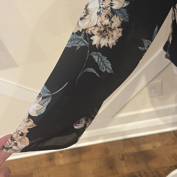 Keyhole neck top - Picture 3 of 5